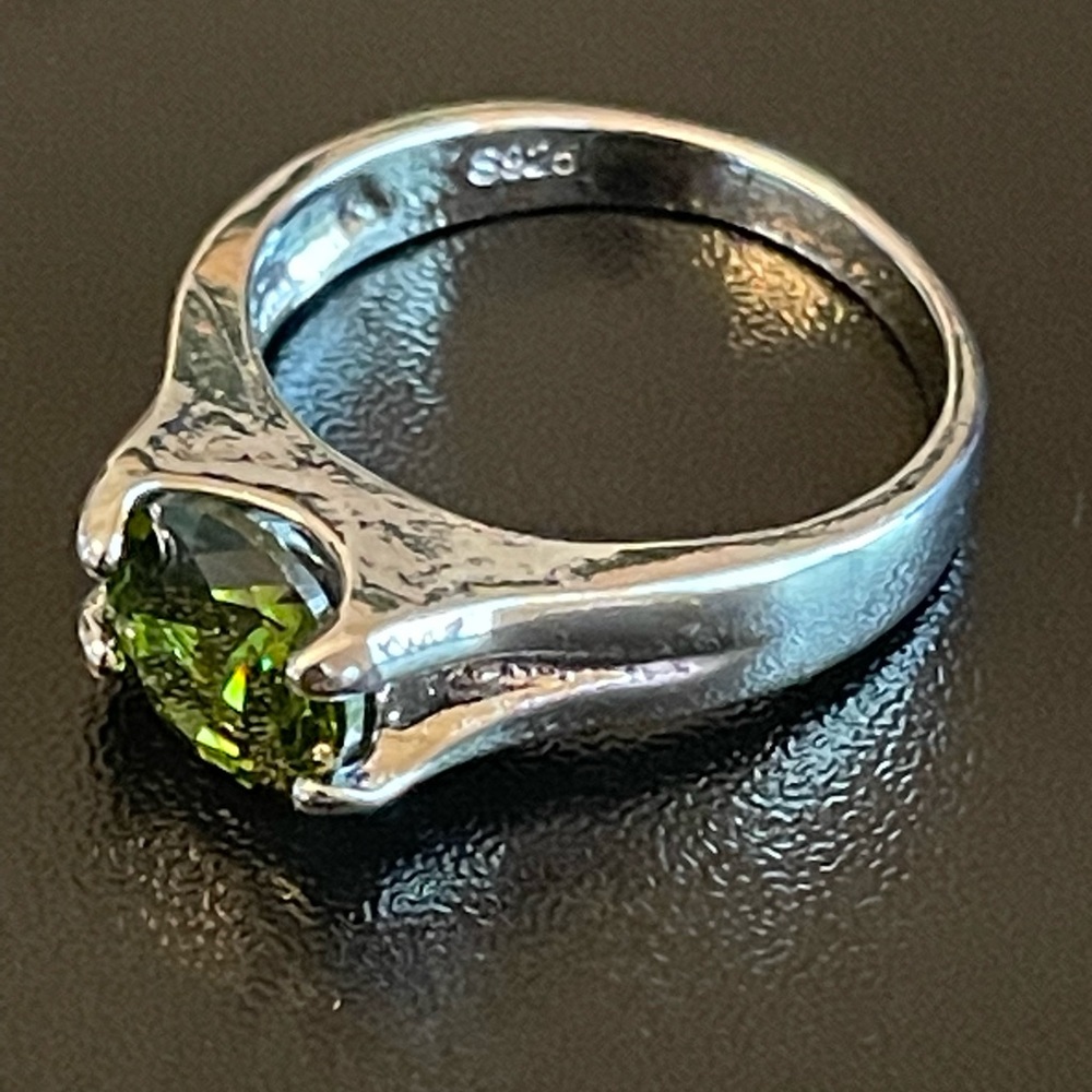 Oliver green cubic zirconia S925 silver ring size 7 - Picture 3 of 8